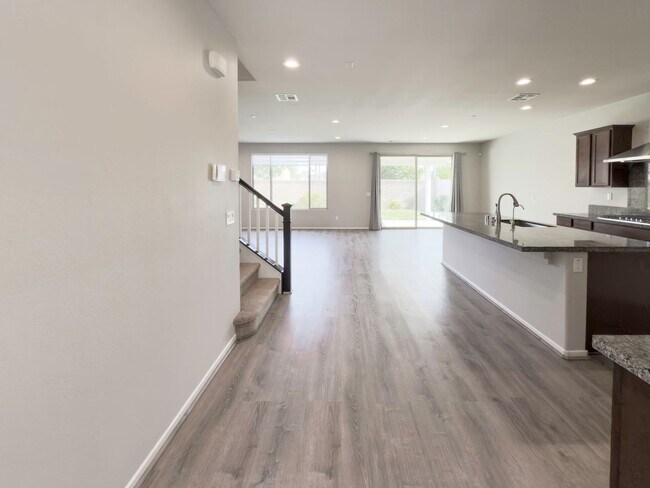 Building Photo - Beautiful 2 Story 5 Bedroom SOLAR Home + L...