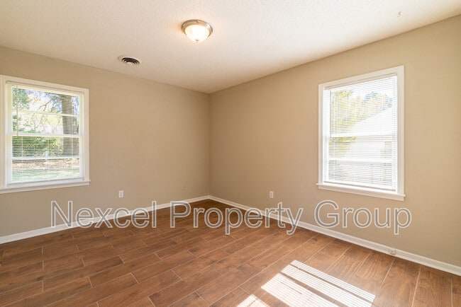 Building Photo - 8254 Elmbrook Dr