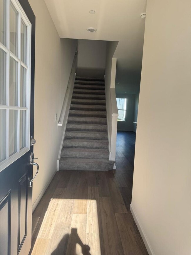 Building Photo - 5928 Hawkweed Dr