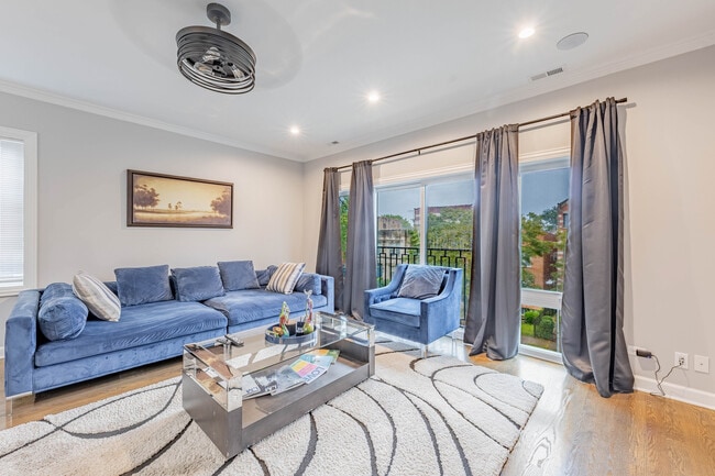 Building Photo - 4634 S Langley Ave