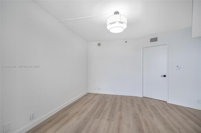 Building Photo - 19101 NE 36th Pl