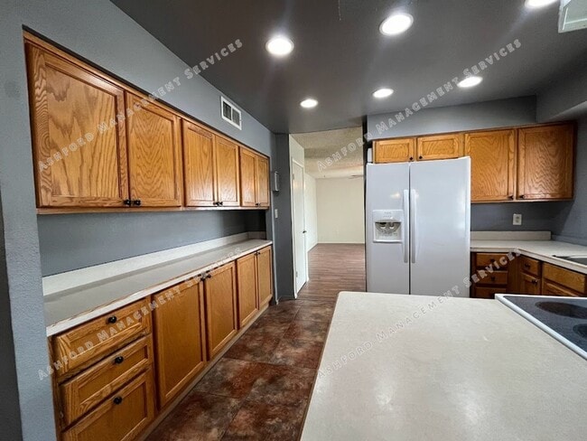 Building Photo - SPACIUS 3 BEDROOM 2 BATHROOM HOME IN GLENDALE FOR RENT