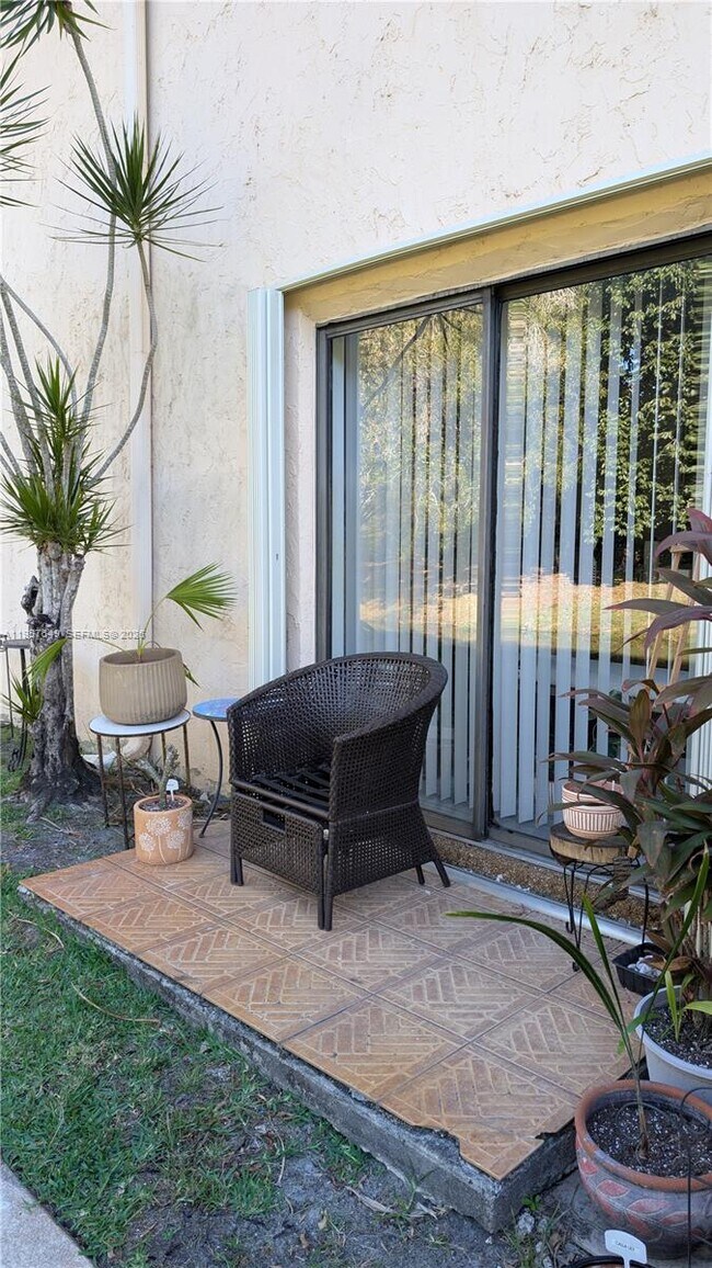 Building Photo - 369 Lakeview Dr