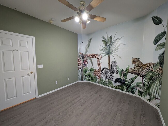 Building Photo - 3 Bedroom Home in the Crismon Crossing Com...