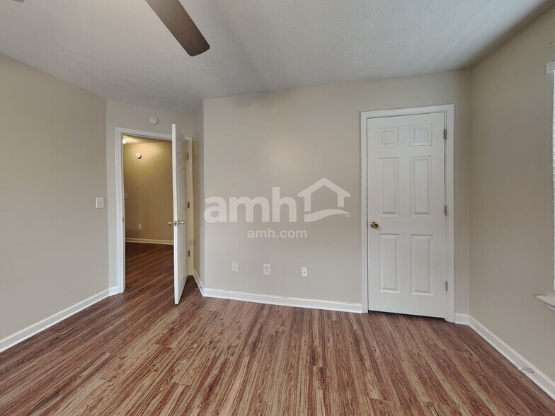 Building Photo - 3052 Lake Park Trail