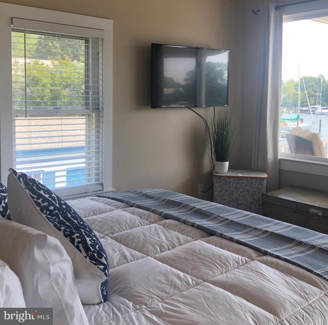 Building Photo - 313 S Morris St