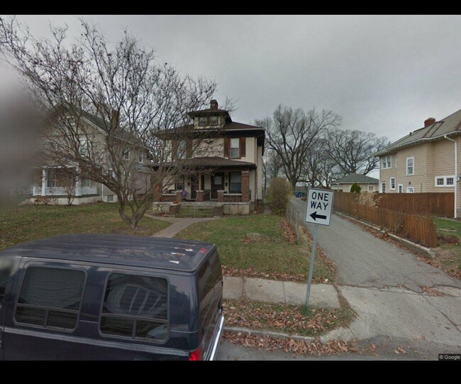 Building Photo - 1401 Highland Ave