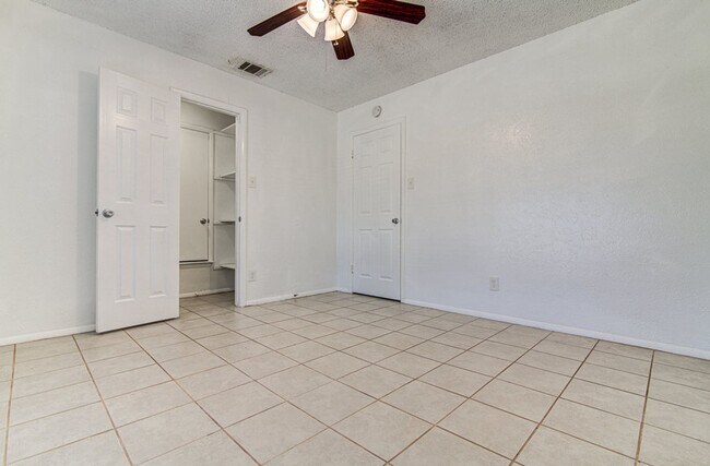 Building Photo - 1202 Westcott Dr