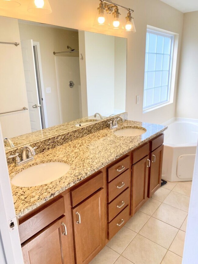 Building Photo - Great Location!! - 3 bedroom 2.5 bath home
