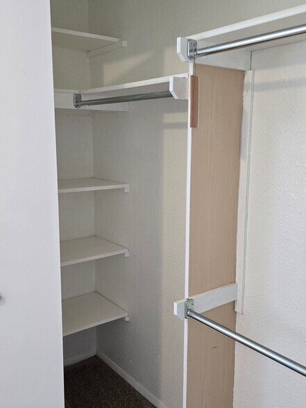 Closet organization - 12103 Viewpoint Dr