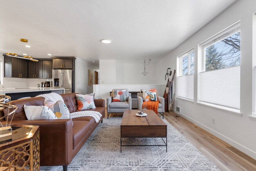 Building Photo - 705 24th Ave