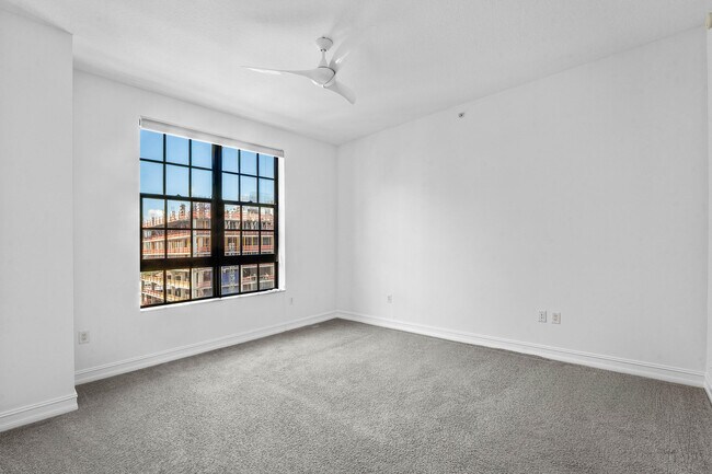 Building Photo - 701 S Olive Ave