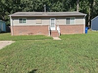 Building Photo - 889 Cheyenne Dr