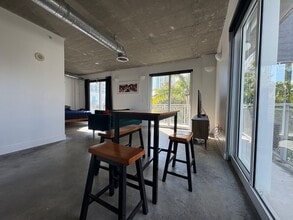 Building Photo - 455 NE 25th St