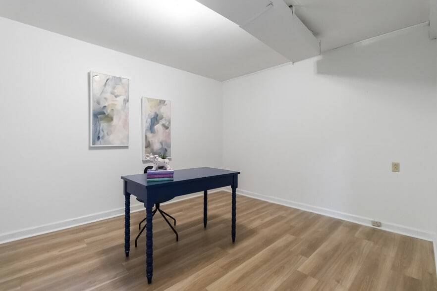 Building Photo - 405 Hillcrest Dr