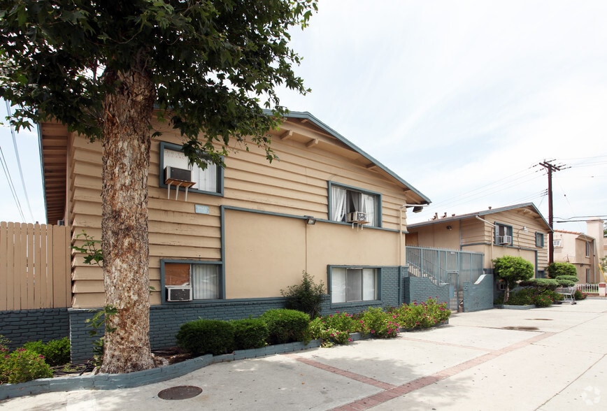 Building Photo - Tropicana Apartments
