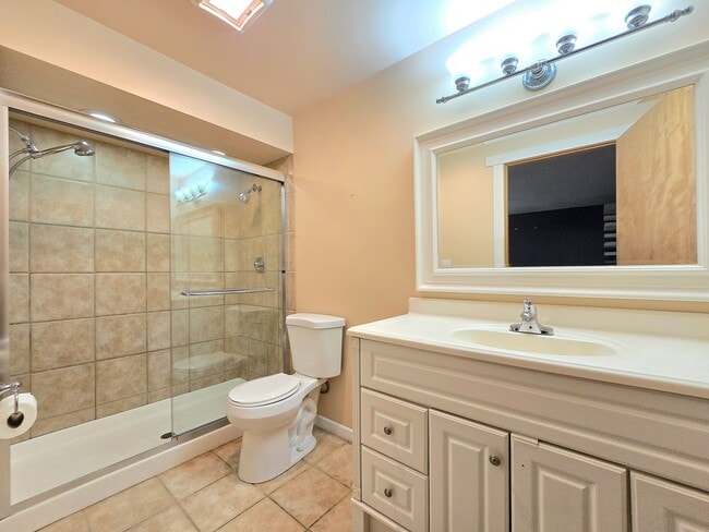 Building Photo - 2 Bedroom Home in Everett  Pet Friendly!