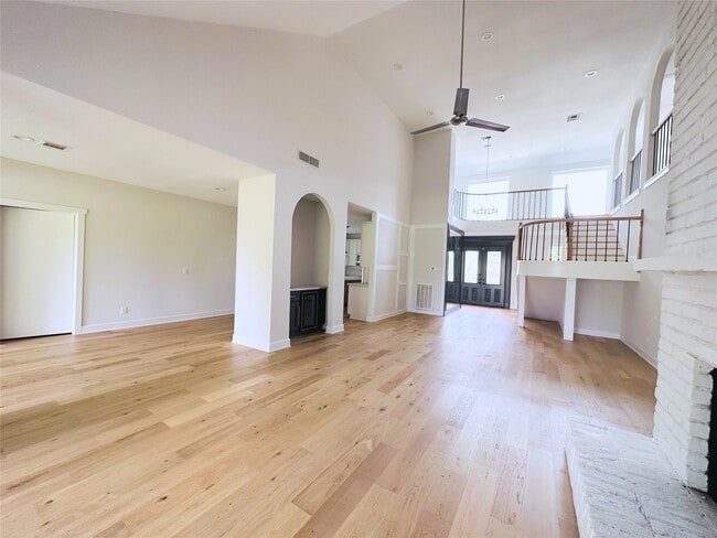 Building Photo - 3202 La Quinta Dr