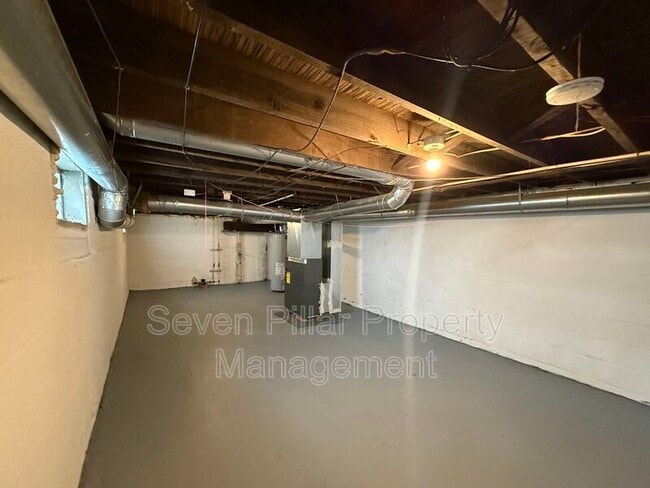 Building Photo - 1044 E 16th Ave
