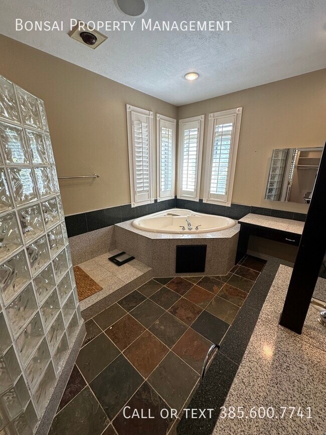 Building Photo - 11291 Palisade View Dr