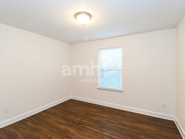 Building Photo - 8559 Highfield Ave