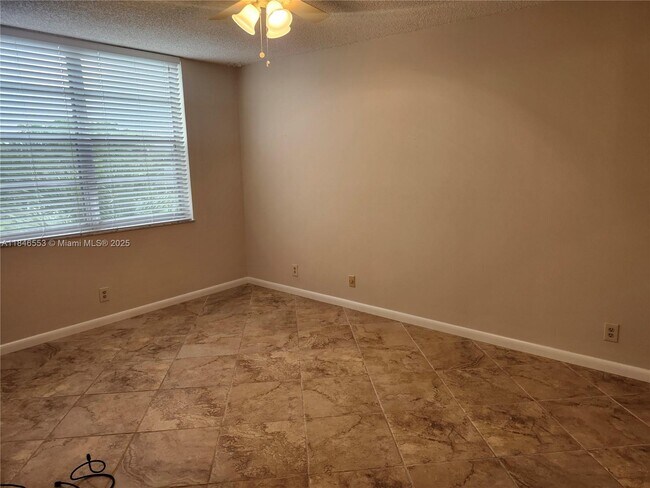 Building Photo - 9311 Orange Grove Dr