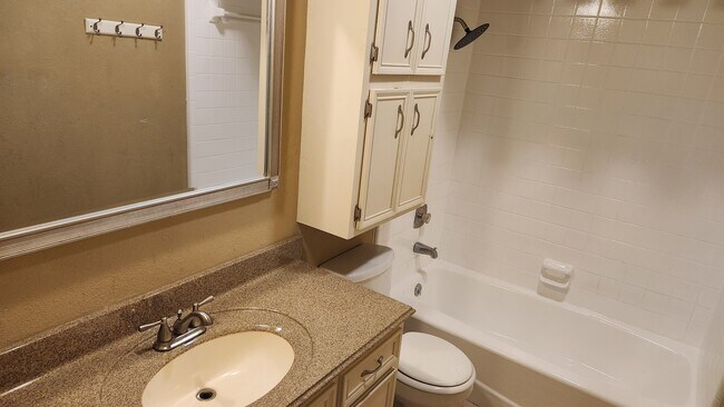 Building Photo - 2508 W Dallas Ct
