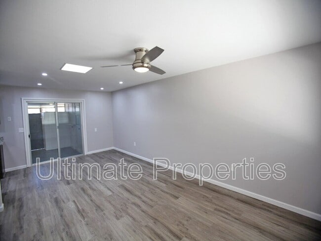 Building Photo - 10418 W Deanne Dr