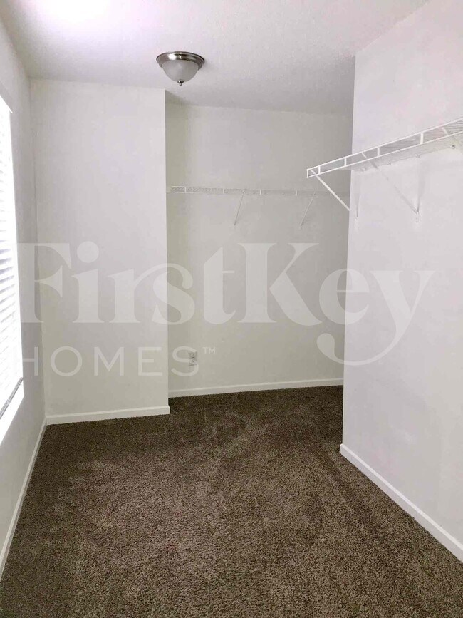 Building Photo - 1749 Blue Grass Pkwy