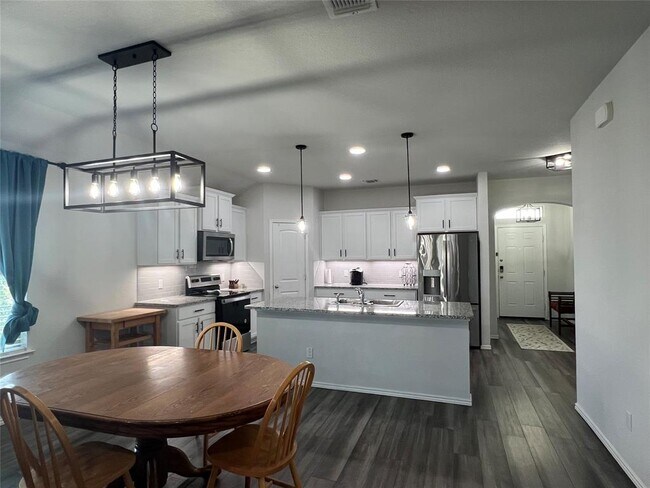 Building Photo - 200 Nathaniel Dr