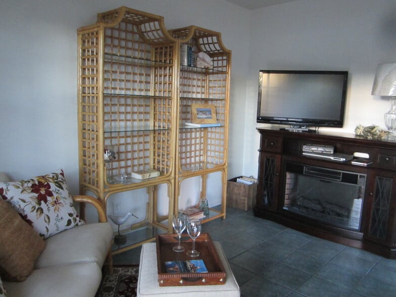 Building Photo - 655 Pomona Ave