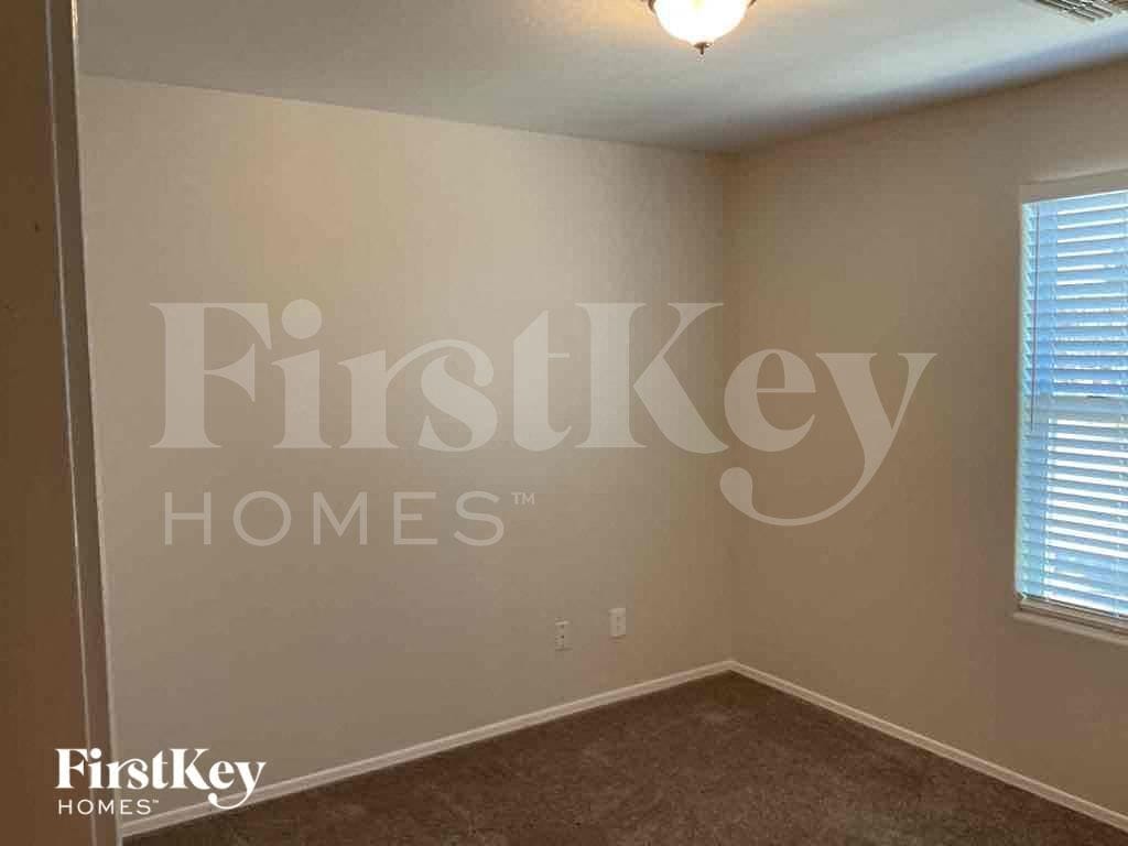 Building Photo - 4151 E Oakland St