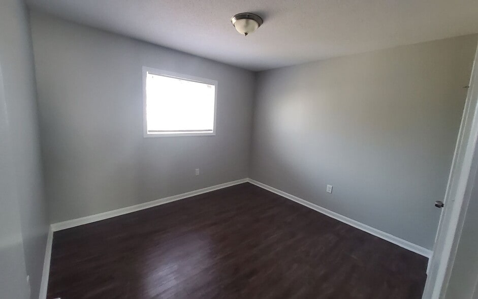 Building Photo - 3760 St Elmo Ave