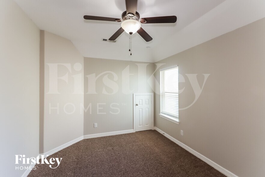 Building Photo - 9743 Stratton Ridge Dr