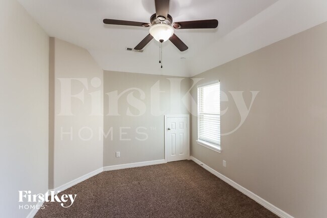 Building Photo - 9743 Stratton Ridge Dr