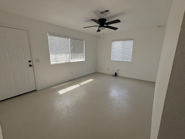 Primary Photo - 658 S Grand