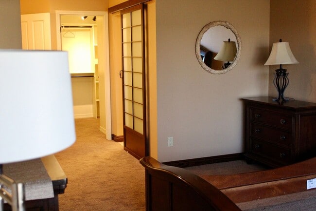 Building Photo - 2 bedroom Golf course Condo