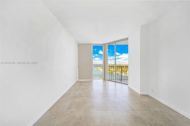 Building Photo - 7601 E Treasure Dr