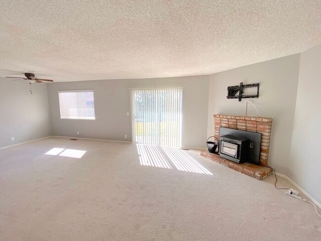 Building Photo - 3 Bedroom Townhouse North Reno - 2 Car Att...