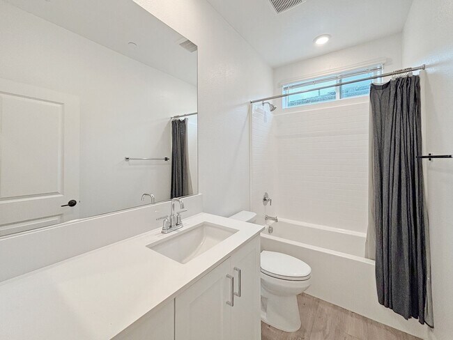 Building Photo - Spacious 3-Bedroom, 3-Bathroom Townhome in...