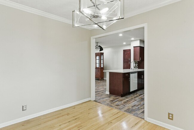 Building Photo - Spacious 4-Bedroom Home for Rent in Desira...