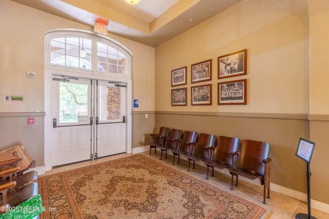 Building Photo - 2525 College St