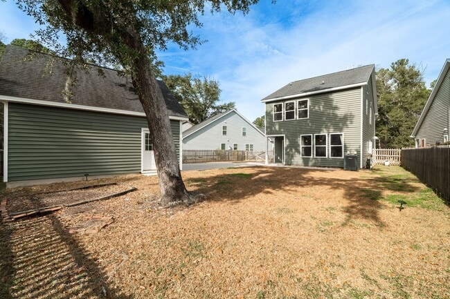 Building Photo - Your Calm Charleston Retreat!