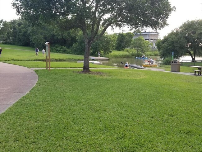 Building Photo - 502 Birdsong Dr