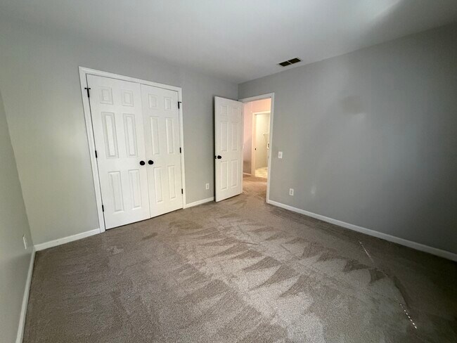 Building Photo - 10208 Roundleaf Dr