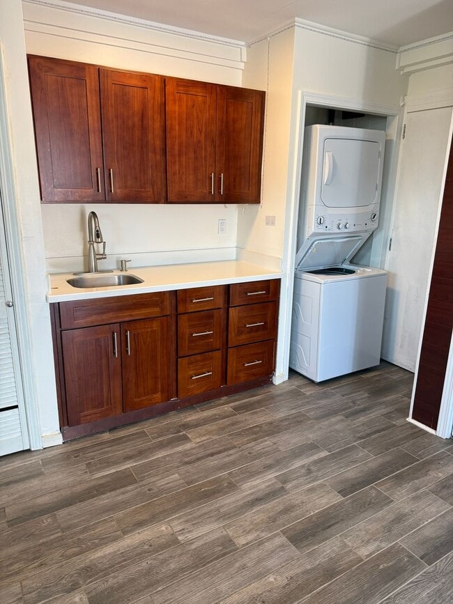 Building Photo - Kalihi Valley Modern Ohana Unit