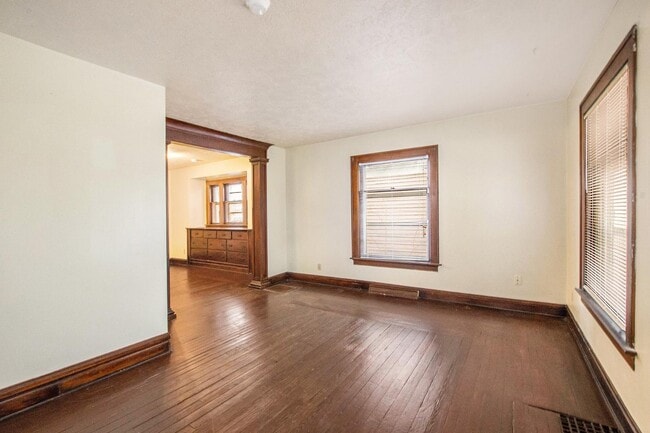 Building Photo - 209 E Mt Hope Ave