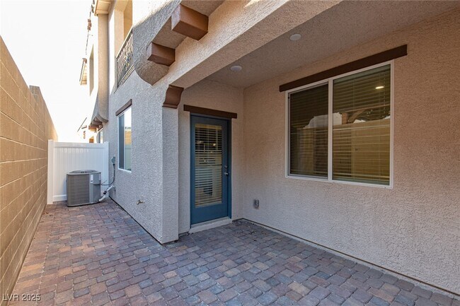 Building Photo - 2532 Vittora Pointe St