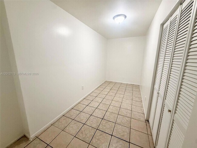 Building Photo - 220 NE 41st St