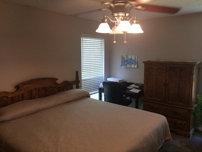 Building Photo - For Rent